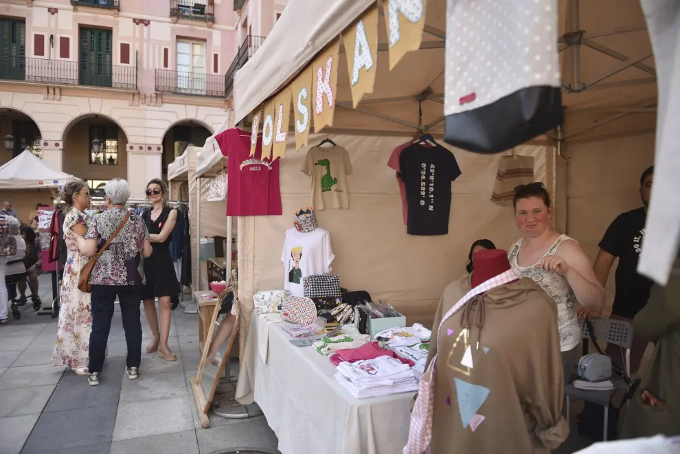 La colección Re-bonita fue la estrella del Festival de Moda Reciclada de Cáritas Huesca, donde también hubo música, bailes, talleres infantiles y sorteos solidarios con Ucrania.