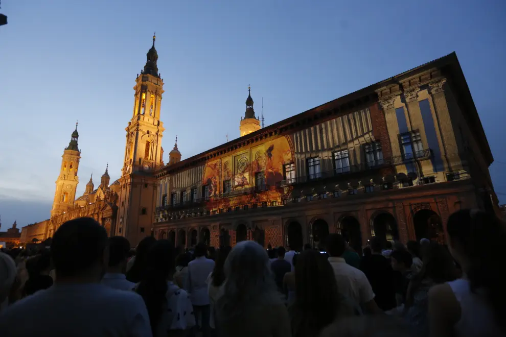La segunda velada de las fiestas de Zaragoza en honor a Goya contó con actuaciones como la de B Vocal o un espectáculo de jotas.
