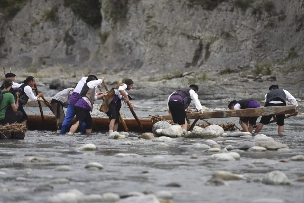 El Descenso de Navatas por el río Cinca desde Laspuña hasta Aínsa ha atraído a numerosos público en su regreso tras dos años suspendido por la pandemia.