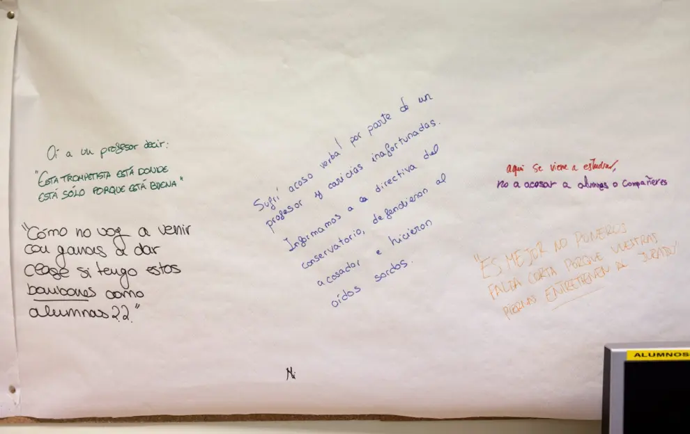 El muro feminista, en la sala de alumnos del Conservatorio Superior de Música de Aragón.