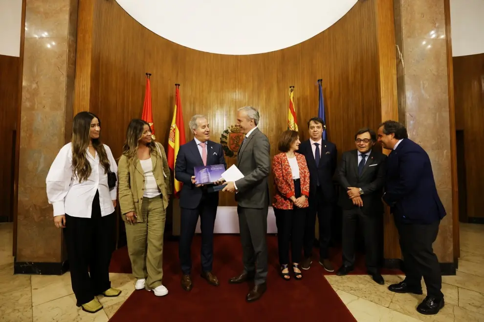 En imágenes | Desembarco de los nuevos propietarios del Real Zaragoza