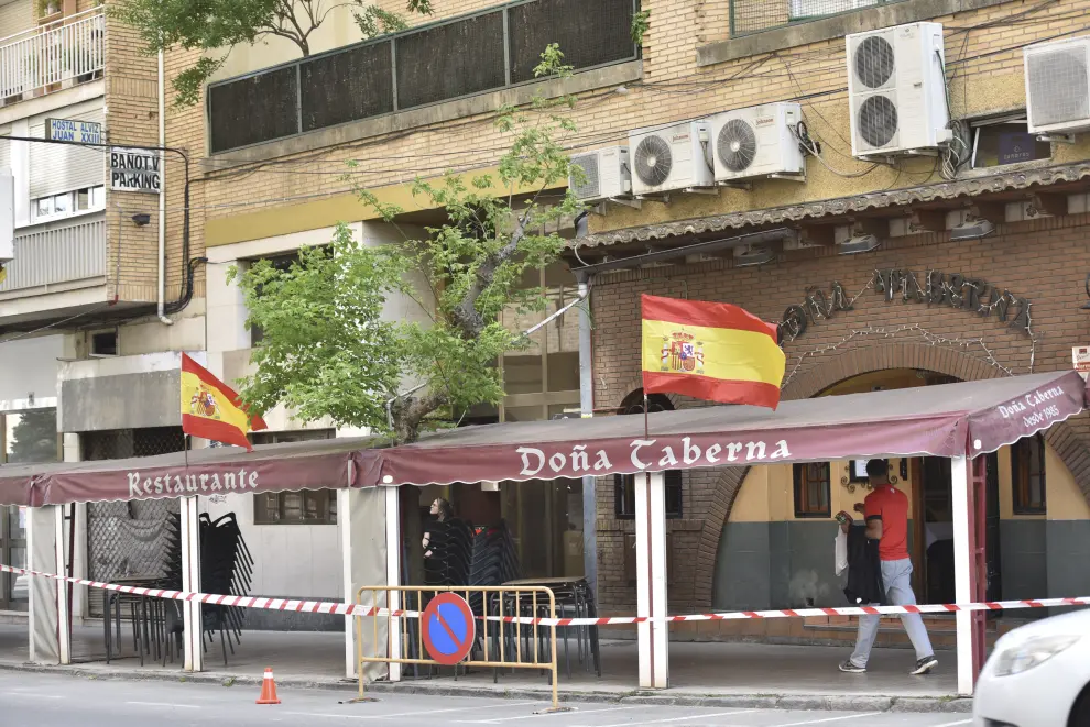 La demanda de banderas de España se ha incrementado en Huesca con motivo del Desfile de las Fuerzas Armadas.