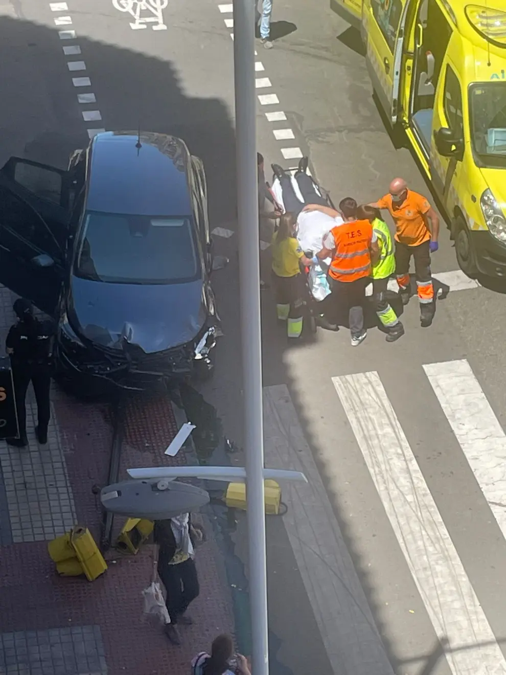Accidente de tráfico este mediodía en la avenida de Tenor Fleta de Zaragoza.