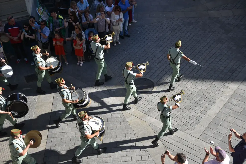 Las conocidas y pegadizas composiciones de las bandas castrenses se han escuchado en Huesca