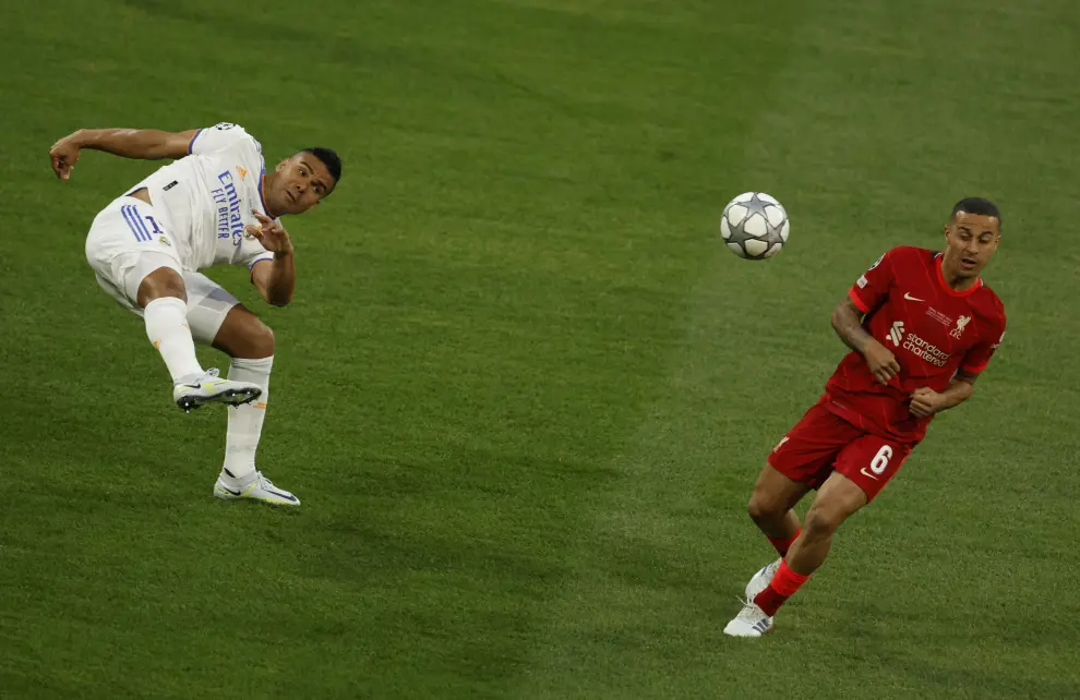 Soccer Football - Champions League Final - Liverpool v Real Madrid - Stade de France, Saint-Denis near Paris, France - May 28, 2022 Liverpool's Sadio Mane in action with Real Madrid's Eder Militao REUTERS/Kai Pfaffenbach SOCCER-CHAMPIONS-LIV-MAD/REPORT