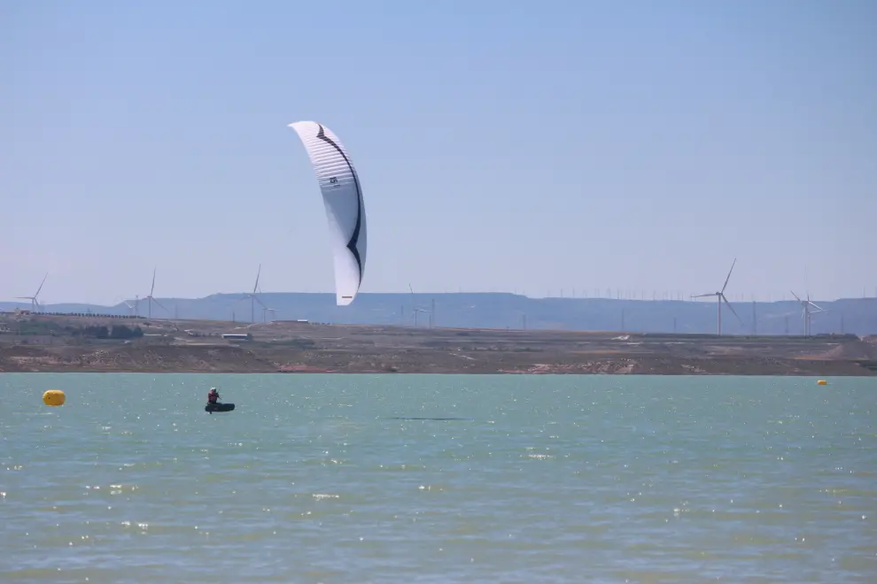Luceni, capital del kitesurf con la Copa de España de aguas interiores