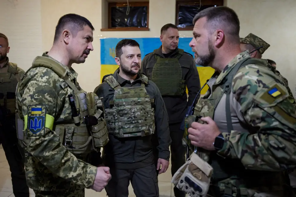 May 29, 2022, Kharkiv, Kharkiv Region, Ukraine: Ukrainian President Volodymyr Zelenskyy, left, tours the destruction to residential buildings on the frontlines of the war with Russia, May 29, 2022 in Kharkiv Region, Ukraine.,Image: 695531564, License: Rights-managed, Restrictions: , Model Release: no, Credit line: Ukraine Presidency/Ukrainian Pre / Zuma Press / ContactoPhoto.Editorial licence valid only for Spain and 3 MONTHS from the date of the image, then delete it from your archive. For non-editorial and non-licensed use, please contact EUROPA PRESS...29/05/2022[[[EP]]]