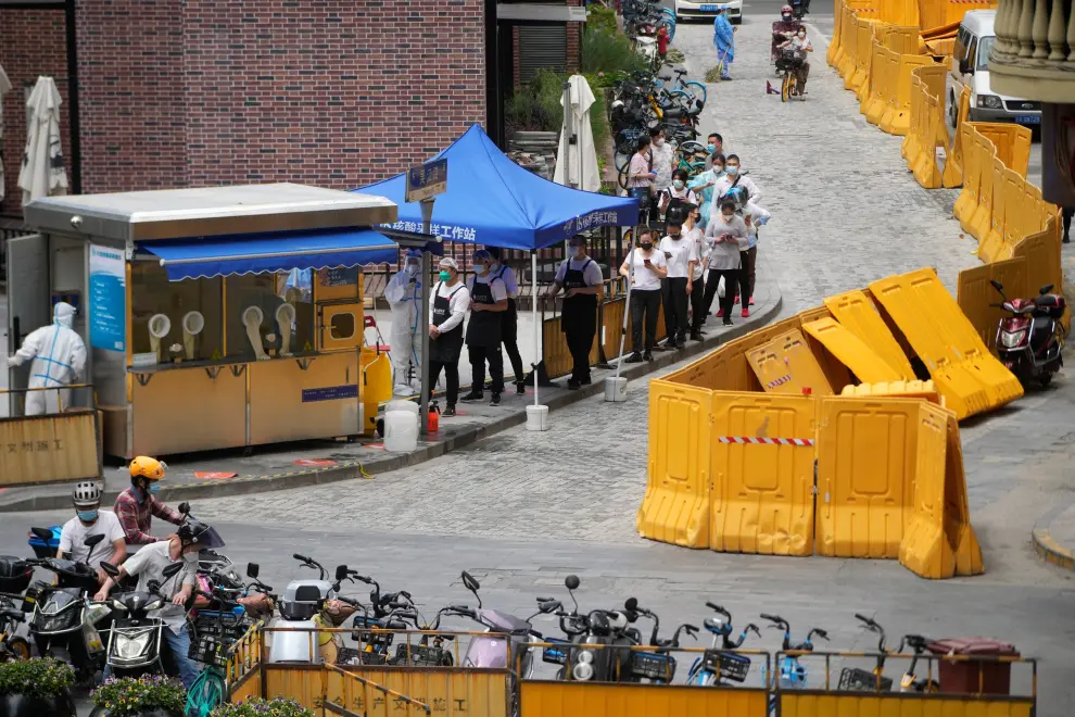 Shanghái levanta las restricciones después de dos meses de cuarentena por la covid