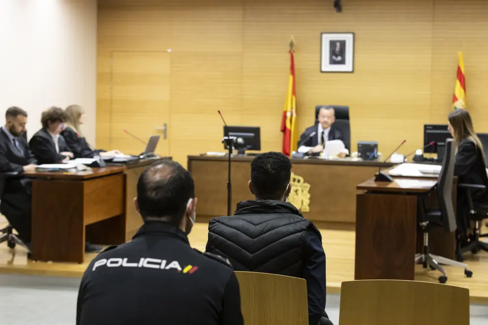Juicio por la agresión a un policía en un bus de Zaragoza