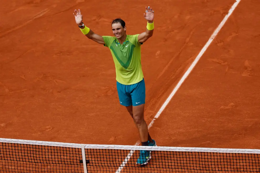 El español Rafael Nadal agrandó este domingo su leyenda sumando un nuevo triunfo en Roland Garros, el decimocuarto de su carrera, con lo que totaliza 22 títulos del Grand Slam y se aleja a dos del serbio Novak Djokovic como el tenista con más 'grandes' de la historia. Nadal, tras ganar la final