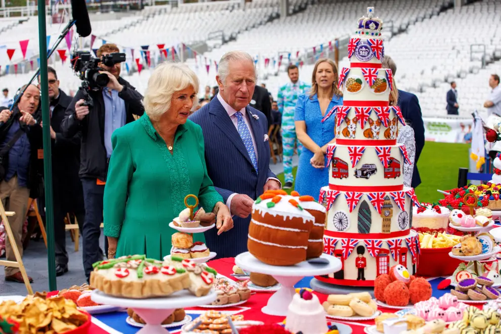 Britain's Prince Charles and his wife Camilla, Duchess of Cornwall, look at decorations at The Oval cricket ground as they attend a Big Jubilee Lunch amid celebrations marking the Platinum Jubilee of Britain's Queen Elizabeth, in London, Britain, June 5, 2022. Jamie Lorriman/Pool via REUTERS BRITAIN-ROYALS/PLATINUM-JUBILEE-OVAL