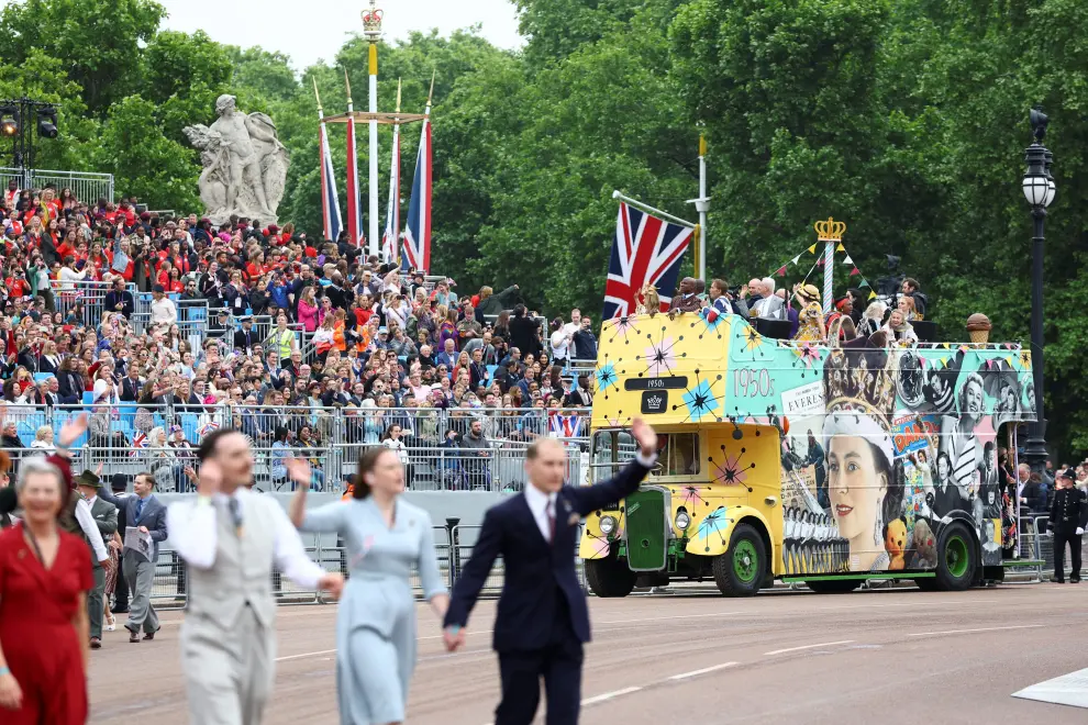 People wave as they take part in a parade during the Platinum Jubilee Pageant, marking the end of the celebrations for the Platinum Jubilee of Britain's Queen Elizabeth, in London, Britain, June 5, 2022. REUTERS/Henry Nicholls BRITAIN-ROYALS/PLATINUM-JUBILEE PAGEANT