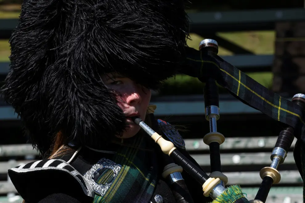 Pipers perform during a party celebrating the Queen's Platinum Jubilee at the Princess Royal and Duke of Fife Memorial Park in Braemar, Scotland June 5, 2022. REUTERS/Russell Cheyne BRITAIN-ROYALS/PLATINUM-JUBILEE BIG LUNCH
