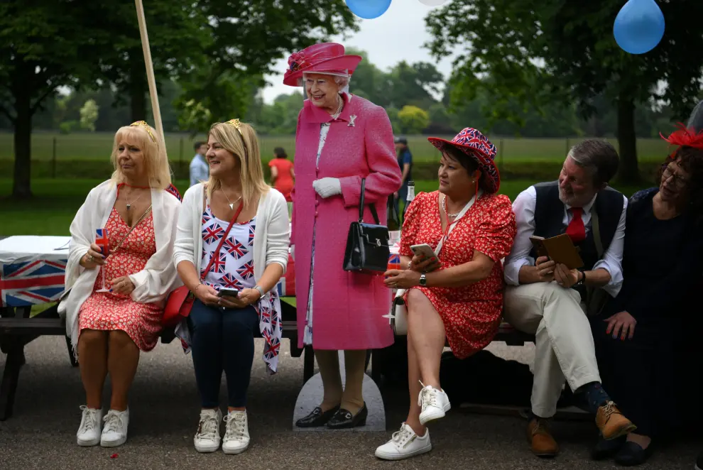 A dog wears a crown as Britain's Sophie, Countess of Wessex and Britain's Prince Edward, Earl of Wessex (not pictured) visit the Big Jubilee Lunch on The Long Walk in Windsor, as part of the celebrations for the Platinum Jubilee of Britain's Queen Elizabeth, in London, Britain, June 5, 2022. Daniel Leal/Pool via REUTERS BRITAIN-ROYALS/PLATINUM-JUBILEE PAGEANT