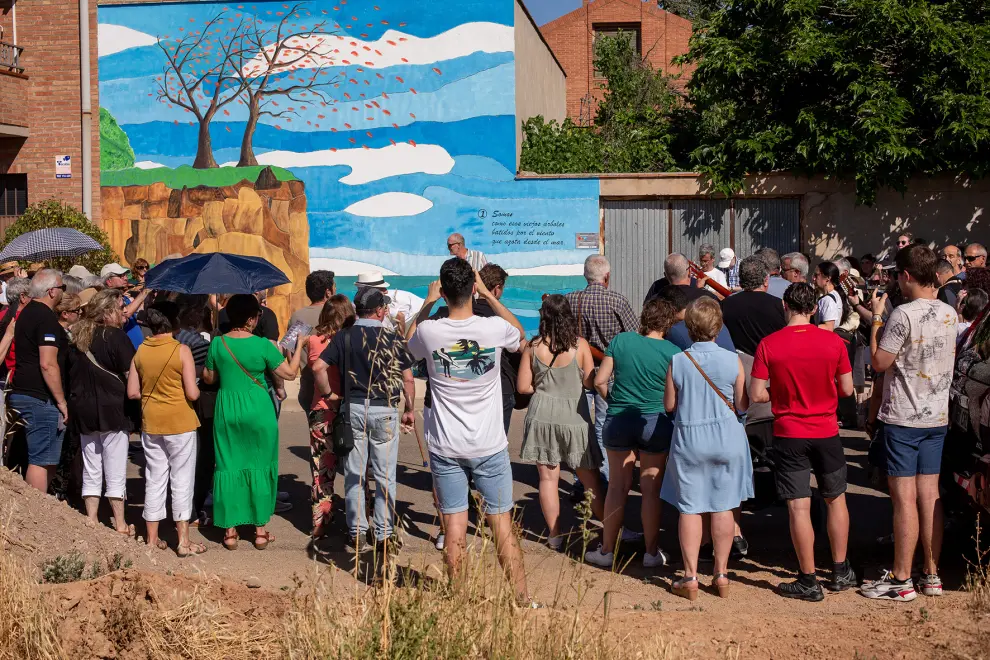 La Almunia ensalza el 'Somos' de Labordeta con 14 murales