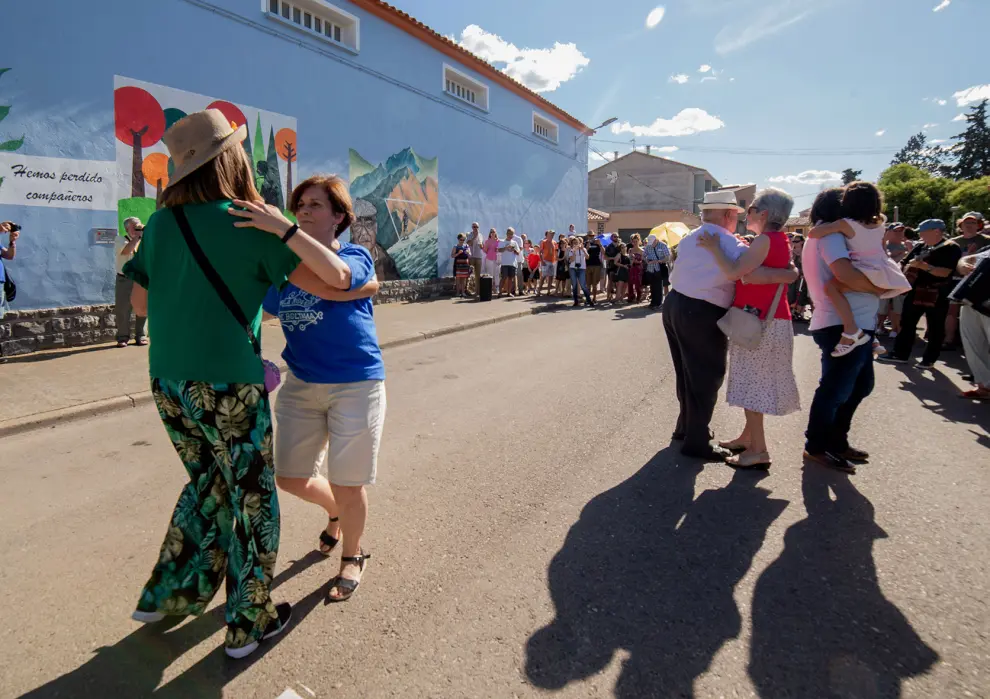 La Almunia ensalza el 'Somos' de Labordeta con 14 murales