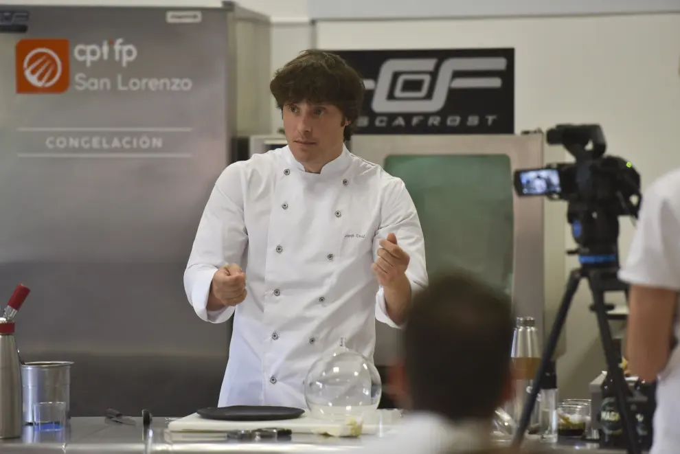 Taller de cocina con el chef Jordi Cruz en Huesca.
