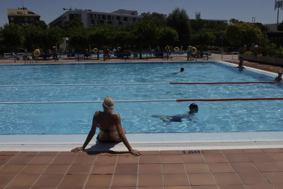 Las piscinas municipales de Zaragoza han abierto esta calurosa mañana