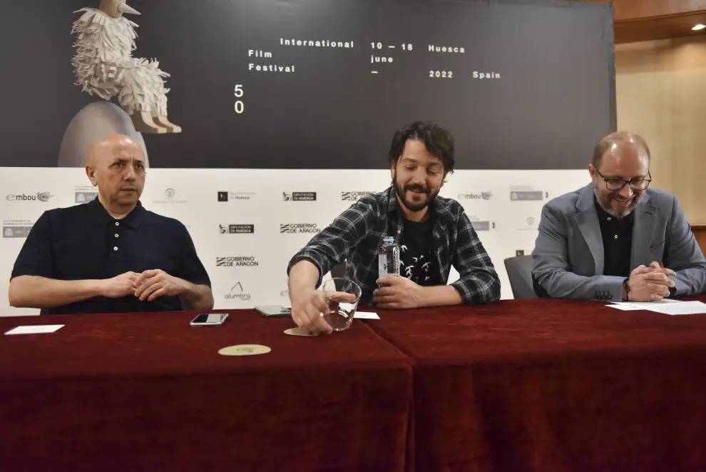 Diego Luna ha comparecido ante los medios tras recibir el viernes el Premio Ciudad de Huesca 'Carlos Saura'.