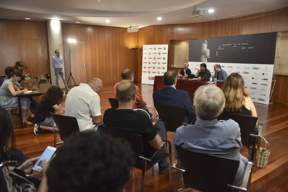 Diego Luna ha comparecido ante los medios tras recibir el viernes el Premio Ciudad de Huesca 'Carlos Saura'.