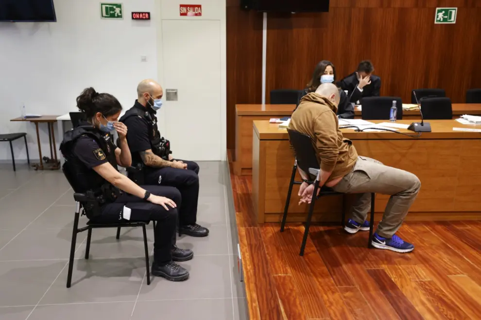 El 'colocón' del acusado obliga a aplazar el juicio por el asesinato de Katia en Zaragoza