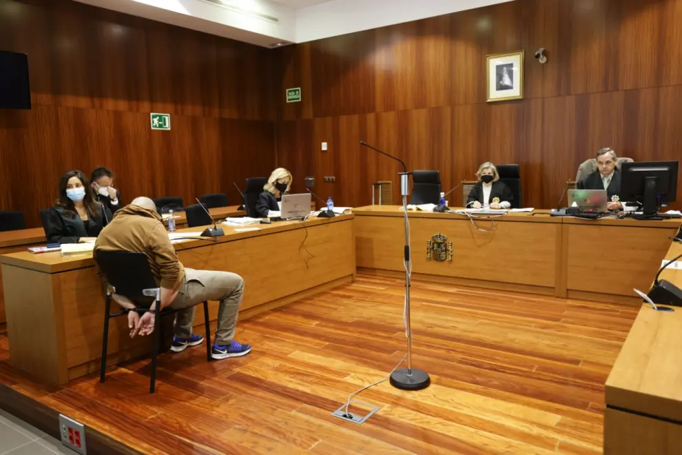 El 'colocón' del acusado obliga a aplazar el juicio por el asesinato de Katia en Zaragoza