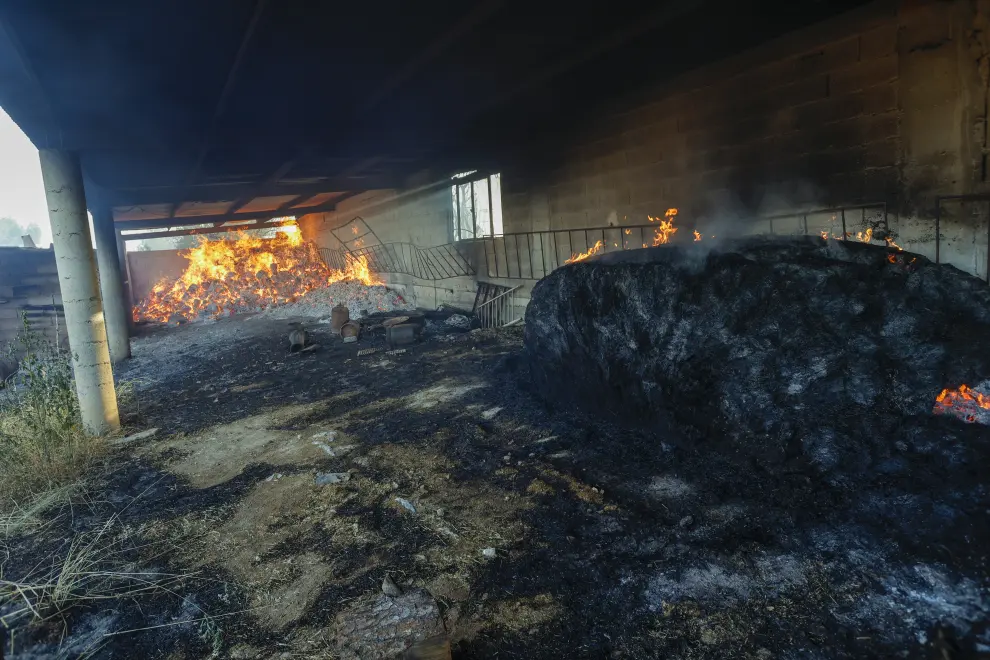 El incendio forestal de Caudiel se acerca a la primera línea de viviendas