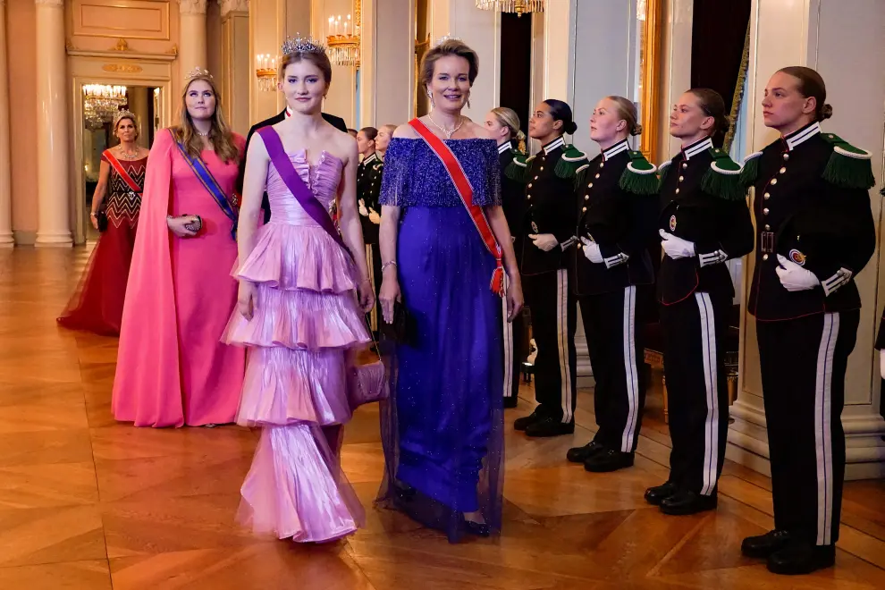 Oslo (Norway), 17/06/2022.- Norway's King Harald (R) delivers a speech during the gala dinner celebrating Princess Ingrid Alexandra's (C) 18th birthday at the Palace in Oslo, Norway, 17 June 2022. Princess Ingrid Alexandra turned 18 on 21 January 2022. The celebrations were postponed until June due to the infection situation and the coronavirus restrictions. (Noruega) EFE/EPA/Hakon Mosvold Larsen / POOL NORWAY OUT
 NORWAY ROYALTY