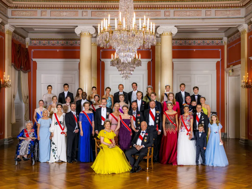 Oslo (Norway), 17/06/2022.- Norway's Princess Ingrid Alexandra (C) poses for a group photo at the castle in Oslo, Norway, 17 June 2022, with (L-R) Swedish Princess Estelle, Dutch Princess Amalia, Belgian Princess Elisabeth, and Prince Charles. Princess Ingrid Alexandra turned 18 on 21 January 2022. The celebrations were postponed until June due to the infection situation and the coronavirus restrictions. (Noruega) EFE/EPA/Lise Aserud / POOL NORWAY OUT
 NORWAY ROYALTY