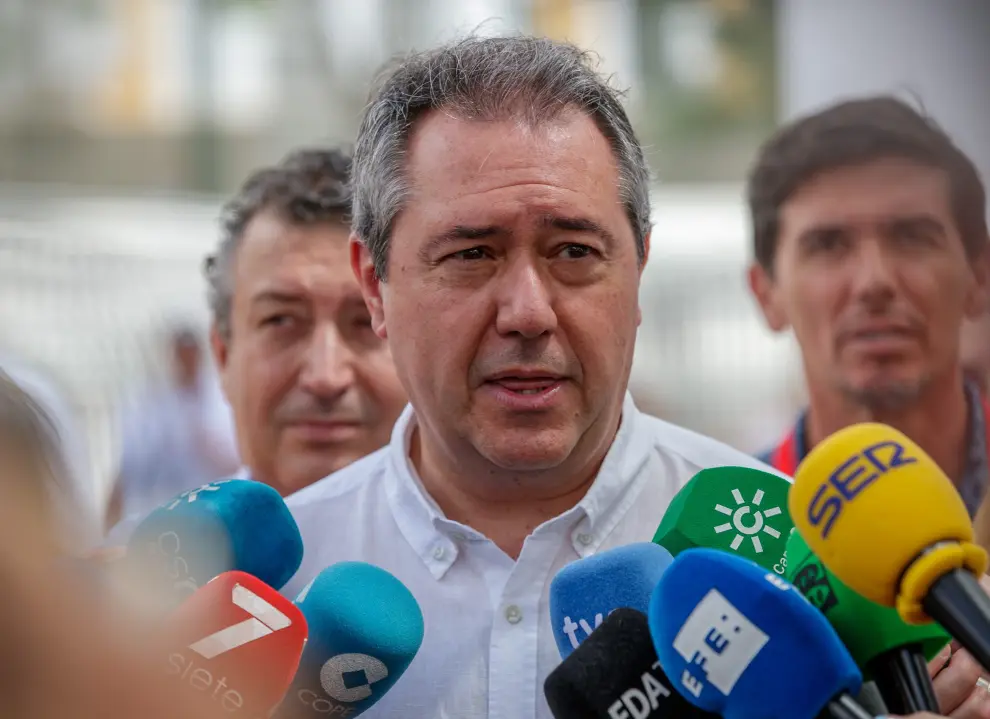 Juan Espadas, candidato del PSOE a la Junta de Andalucía, vota en las elecciones autonómicas de 2022.