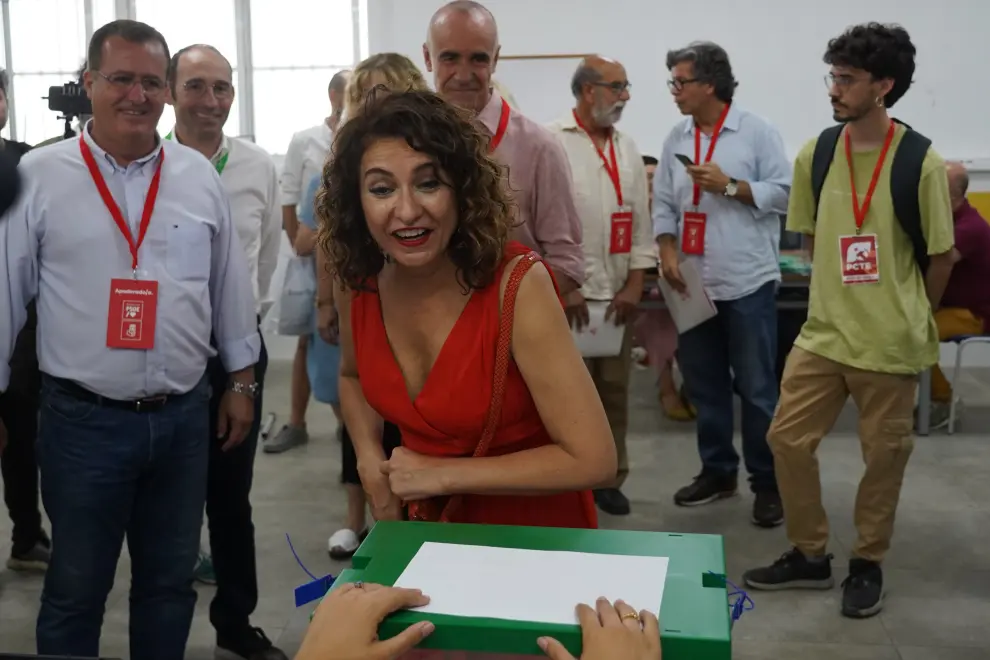 María Jesús Montero, ministra de Hacienda, vota en las elecciones autonómicas.