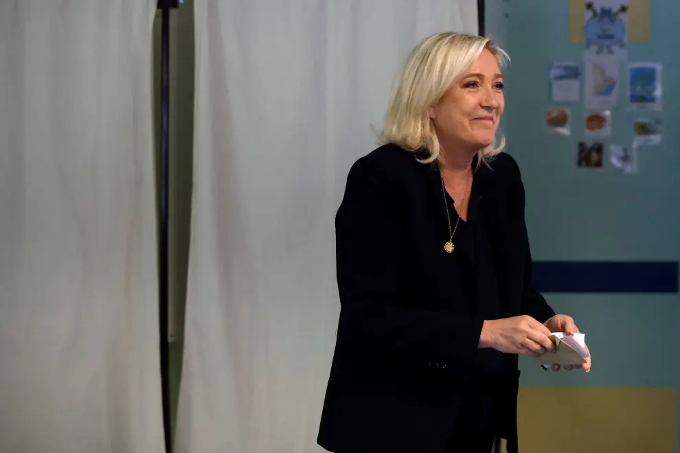 Marine Le Pen, French far-right National Rally (Rassemblement National) party candidate, votes in the second round of the French parliamentary elections, at a polling station in Henin-Beaumont, France, June 19, 2022. REUTERS/Johanna Geron FRANCE-ELECTION/