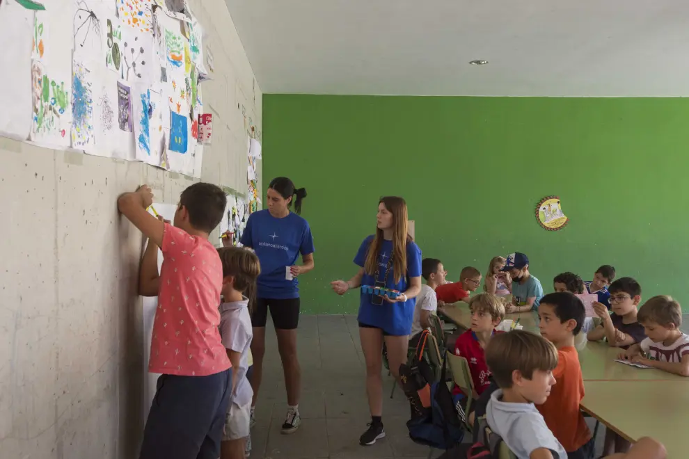 El programa Abierto por Vacaciones en el colegio Río Sena de Miralbueno.