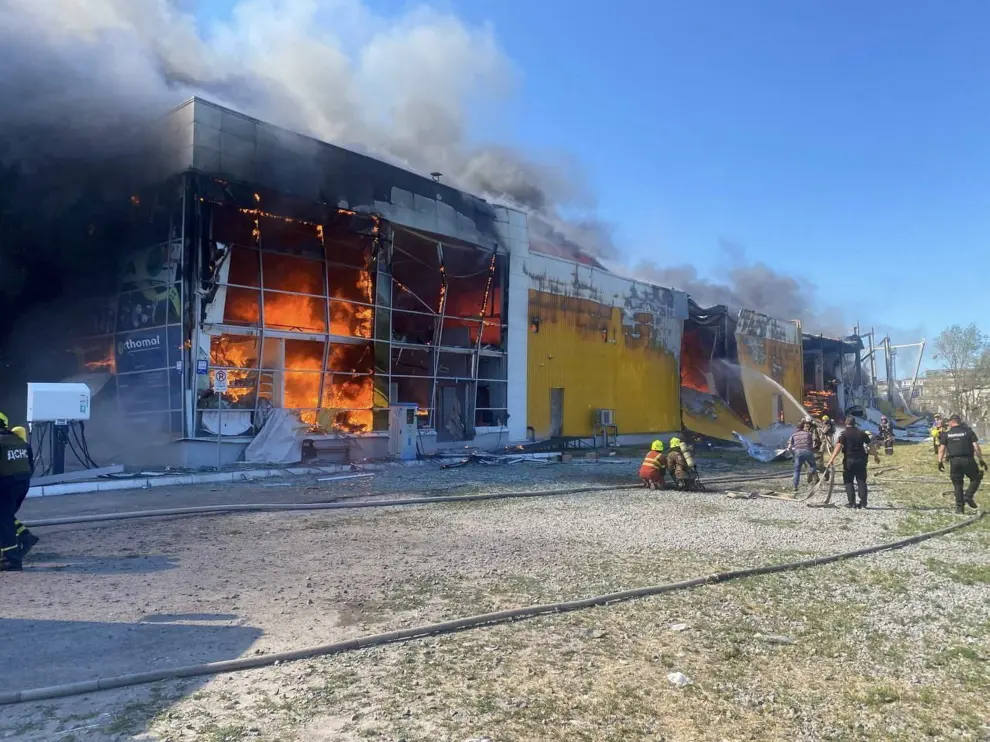 Ataque a un centro comercial en la ciudad de Kremenchuk, en el centro de Ucrania