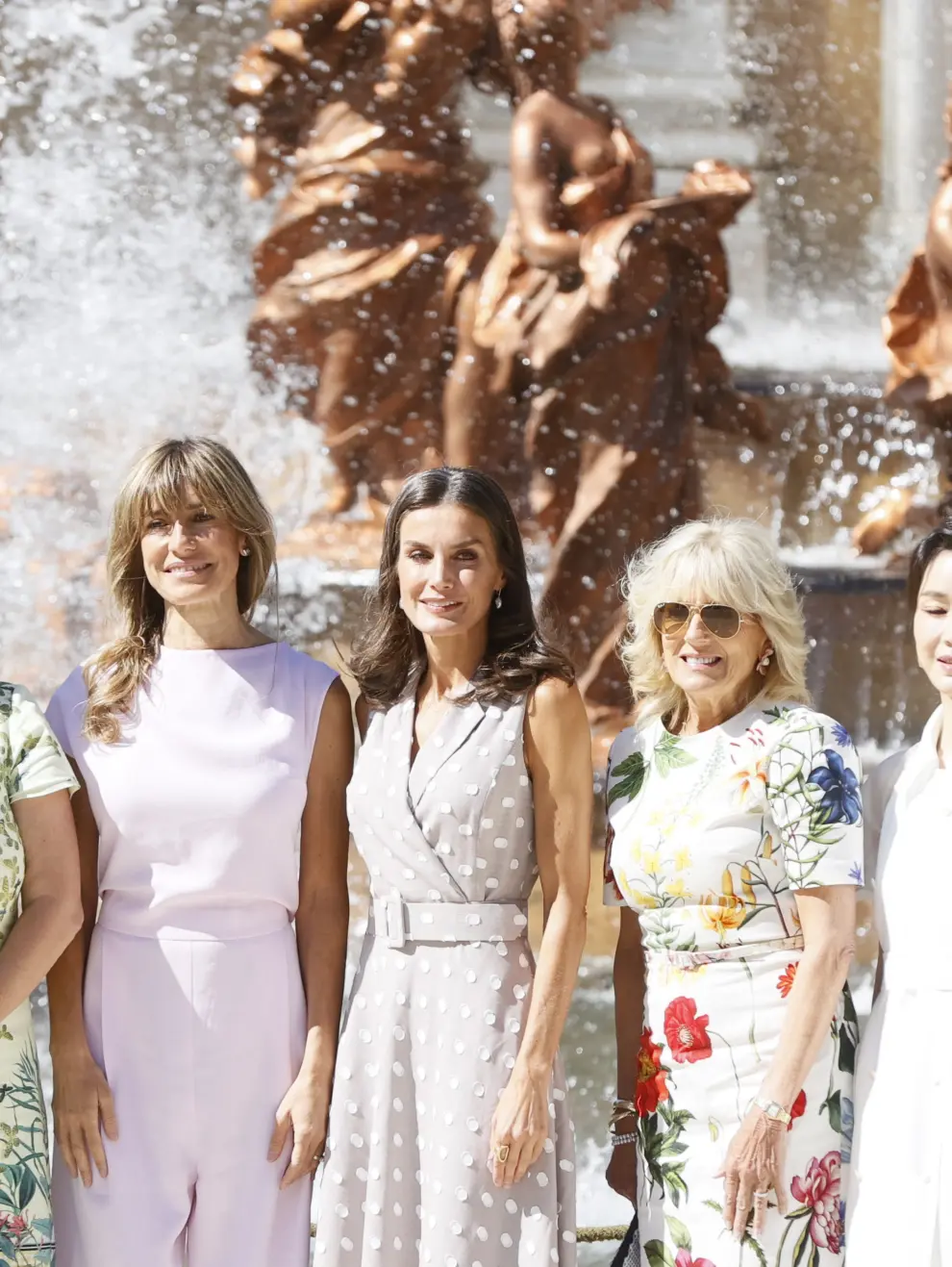 Los acompañantes de los líderes de la OTAN visitan La Granja junto a la reina Letizia.