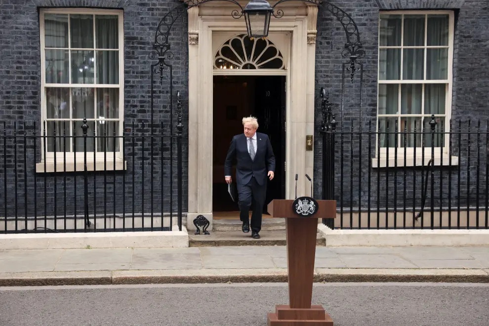 British Prime Minister Boris Johnson walks as he makes a statement at Downing Street in London, Britain, July 7, 2022. REUTERS/Phil Noble BRITAIN-POLITICS/