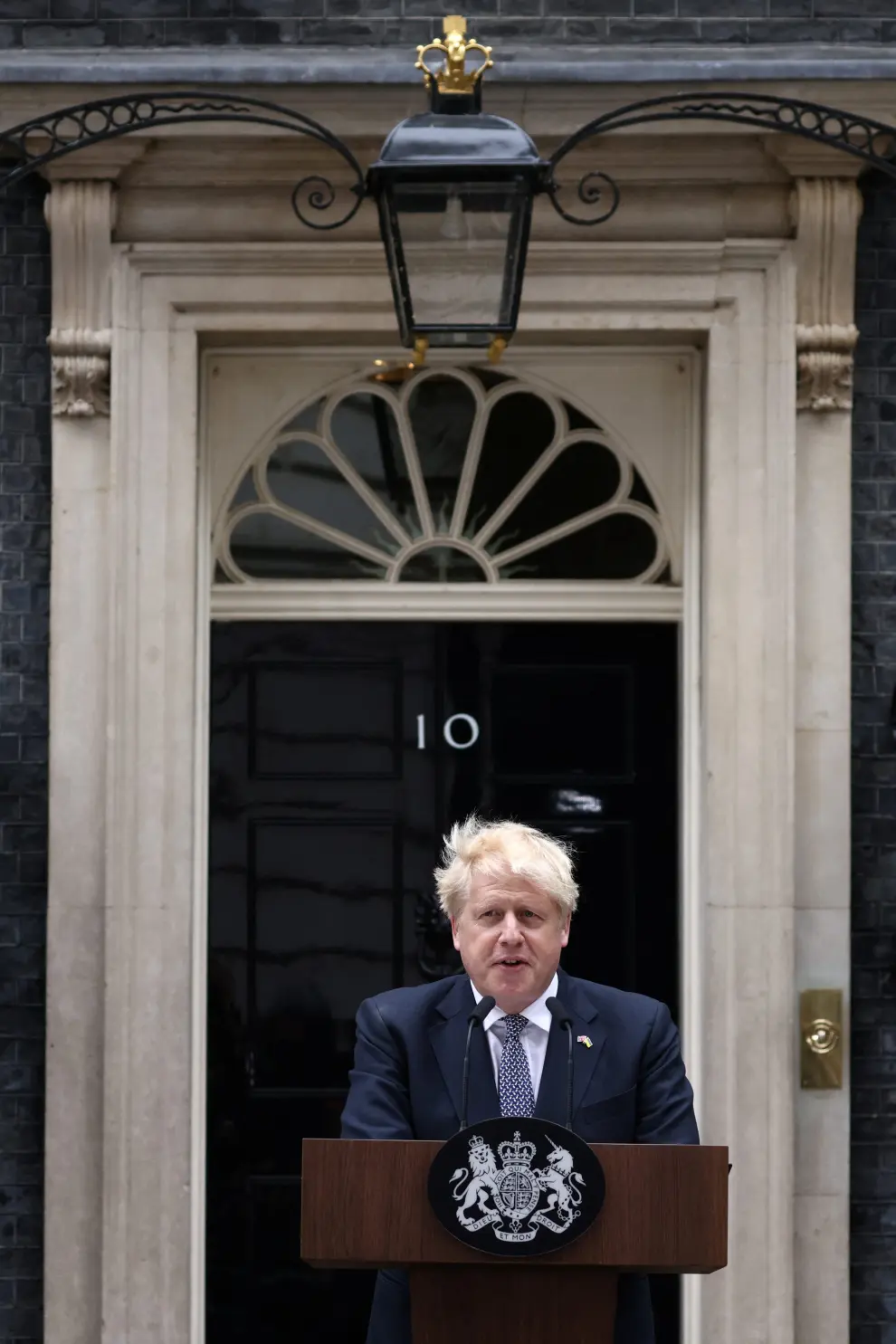 London (United Kingdom), 07/07/2022.- British Prime Minister Boris Johnson announces his resignation as leader of the Conservative Party in Downing Street, London, Britain 7 July 2022. Johnson resigned as Tory Party leader after he lost support in his own government and party. He is expected to stay in post until a successor is elected, expected to be in the autumn. (Reino Unido, Londres) EFE/EPA/TOLGA AKMEN
 BRITAIN POLITICS JOHNSON RESIGNATION