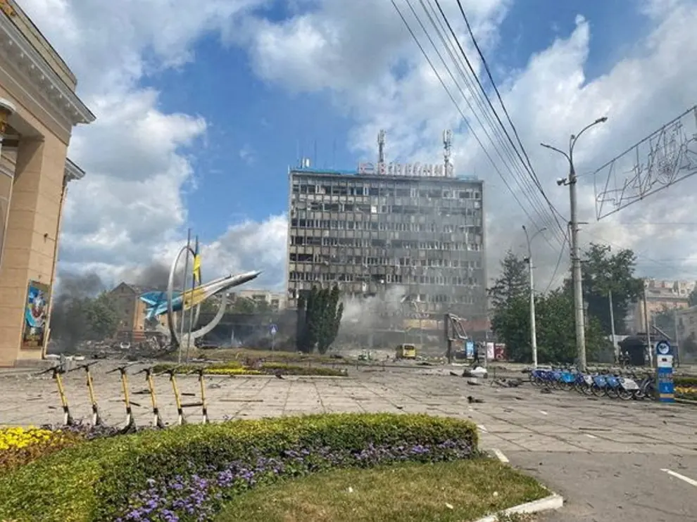 A view of a destroyed building at the site of a Russian military strike, as Russia's attack on Ukraine continues, in Vinnytsia, Ukraine July 14, 2022. Press service of the State Emergency Service of Ukraine/Handout via REUTERS ATTENTION EDITORS - THIS IMAGE HAS BEEN SUPPLIED BY A THIRD PARTY. UKRAINE-CRISIS/VINNYTSIA