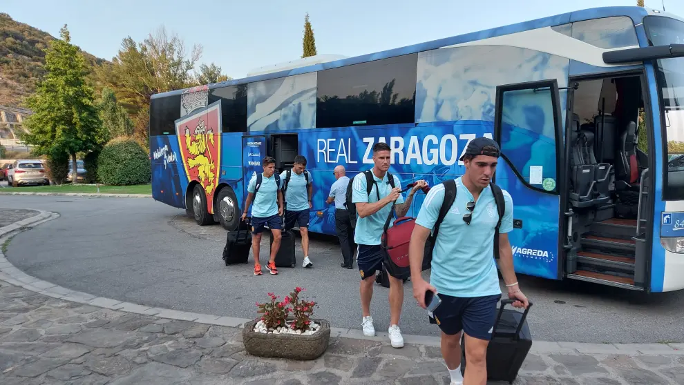 Foto de la llegada del Real Zaragoza a Boltaña para seguir la pretemporada
