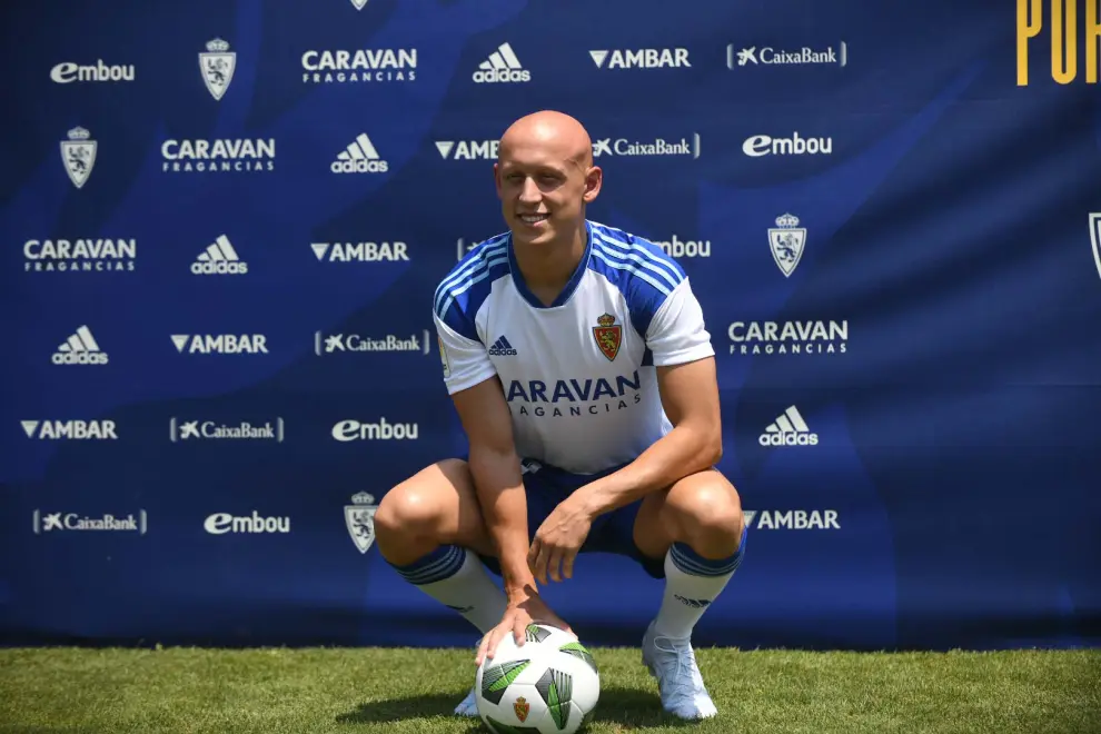 Presentación de Víctor Mollejo, nuevo jugador del Real Zaragoza