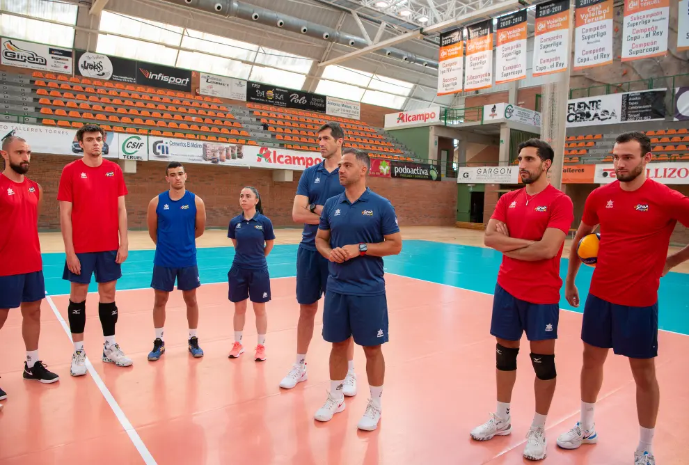 La selección española de voleibol masculino que ya se encuentra concentrada en la capital para realizar los entrenamientos y disputar tres partidos del Preeuropeo.