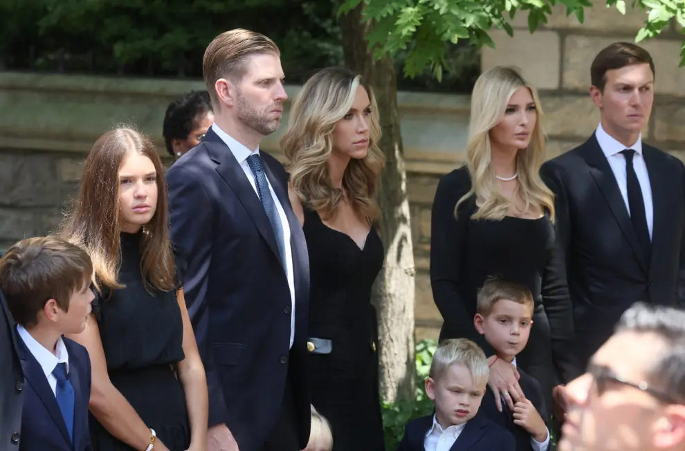 New York (United States), 20/07/2022.- Former US President Donald and his daughter Ivanka and her children stand behind the coffin with the remains of his former wife Ivana Trump at St. Vincent Ferrer Roman Catholic Church in New York, New York, USA, 20 July 2022. Ivana Trump, the first wife of former President Donald Trump, has died at age 73 on 14 July 2022. (Estados Unidos, Nueva York) EFE/EPA/JASON SZENES
 USA PEOPLE IVANA TRUMP FUNERAL