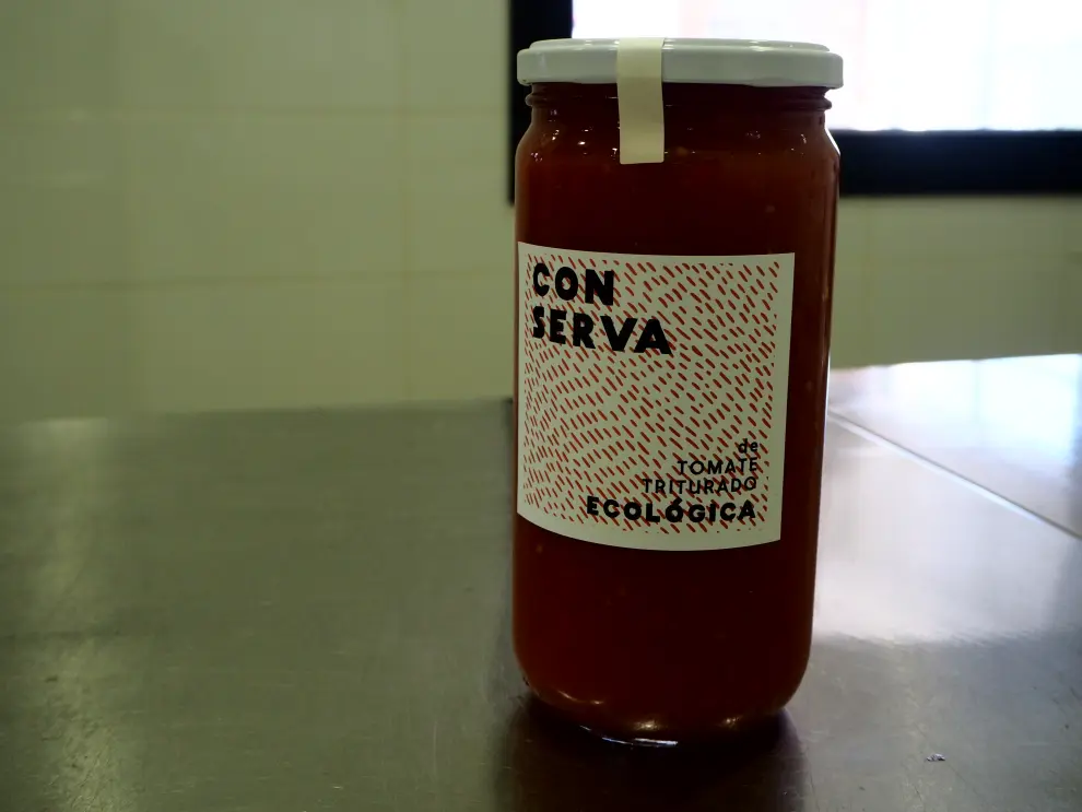 Un frasco de conserva de tomate de Espacio Melada.