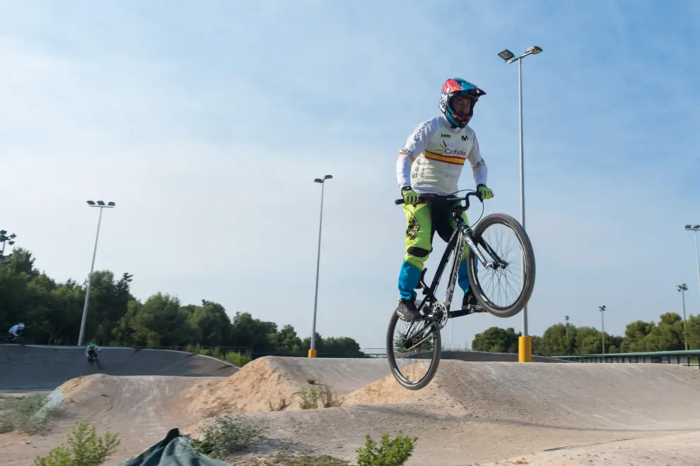 'Riders' aragoneses participantes en el Campeonato del Mundo de BMX, en el circuito municipal de Zaragoza