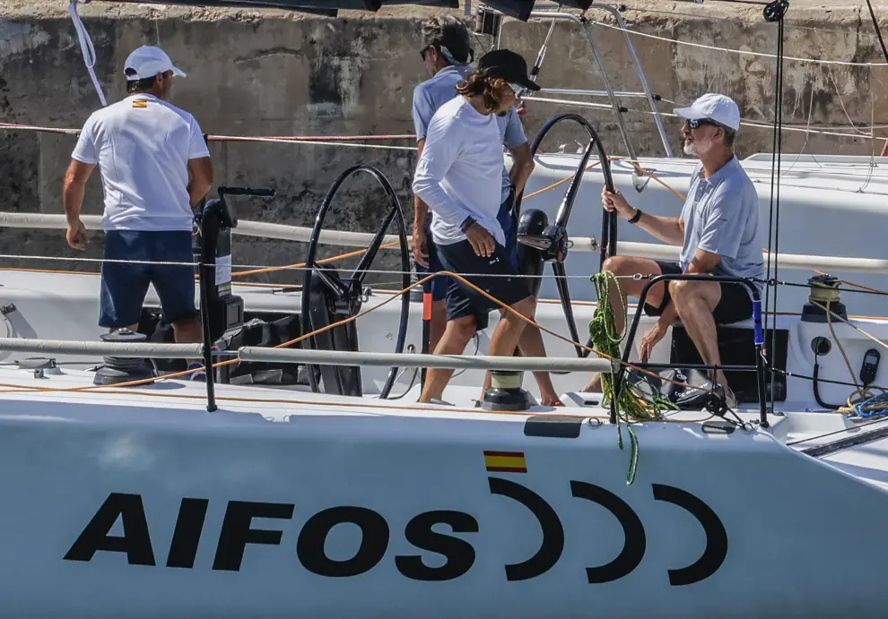 Felipe VI se hace a la mar con el 'Aifos'