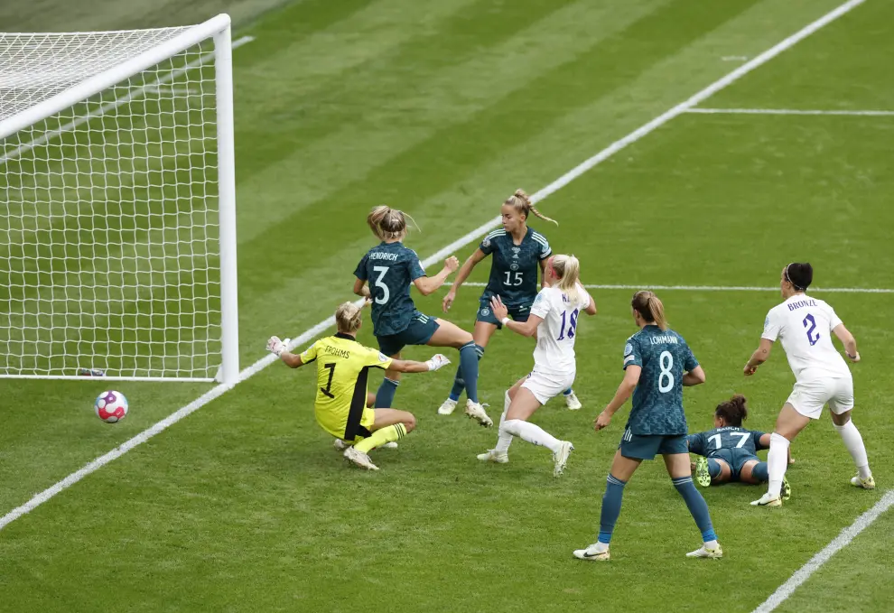 Soccer Football - Women's Euro 2022 - Final - England v Germany - Wembley Stadium, London, Britain - July 31, 2022 England's Chloe Kelly scores their second goal REUTERS/Dylan Martinez SOCCER-EURO-ENG-GER/REPORT