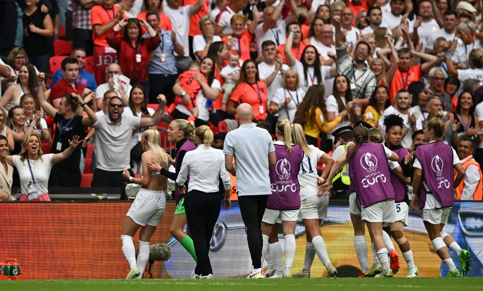Soccer Football - Women's Euro 2022 - Final - England v Germany - Wembley Stadium, London, Britain - July 31, 2022 General view as the big screen displays goal after England's Chloe Kelly scored their second goal REUTERS/Lisi Niesner SOCCER-EURO-ENG-GER/REPORT