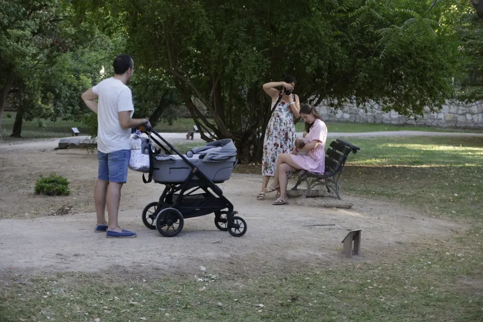 Retratos de lactancia materna en el Parque Grande de Zaragoza.