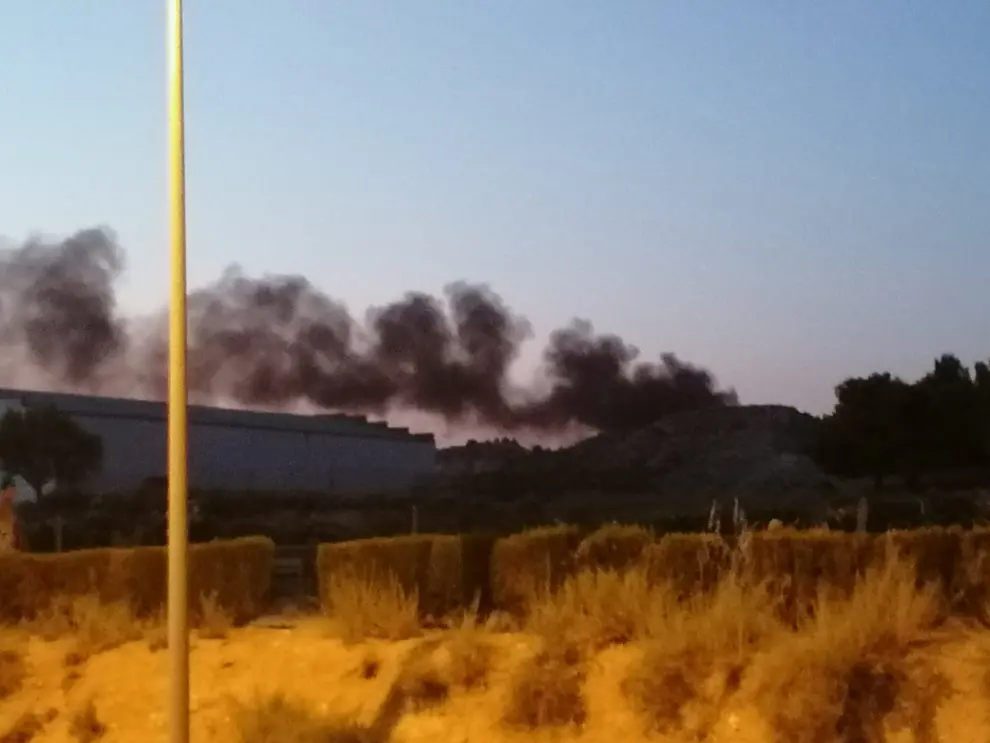 Una imagen del incendio en La Puebla de Alfindén.