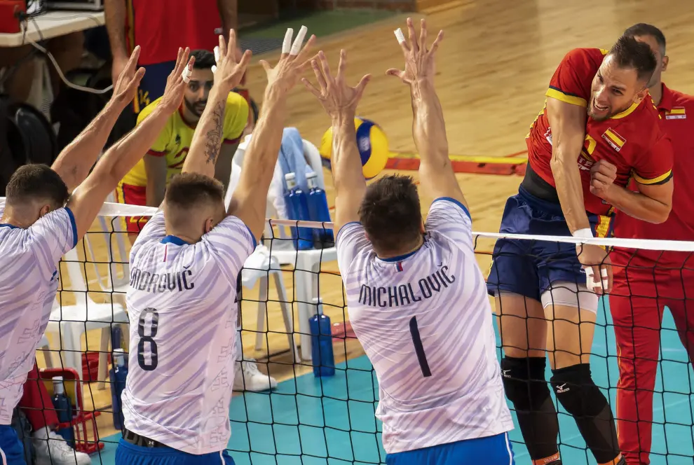 Foto de partido España-Eslovaquia, del Preeuropeo de voleibol disputado en Los Planos de Teruel